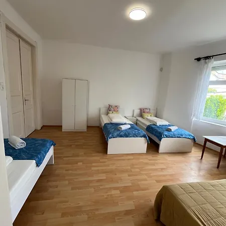 Apartment Hideaway House 01 With Garden & Free Parking *